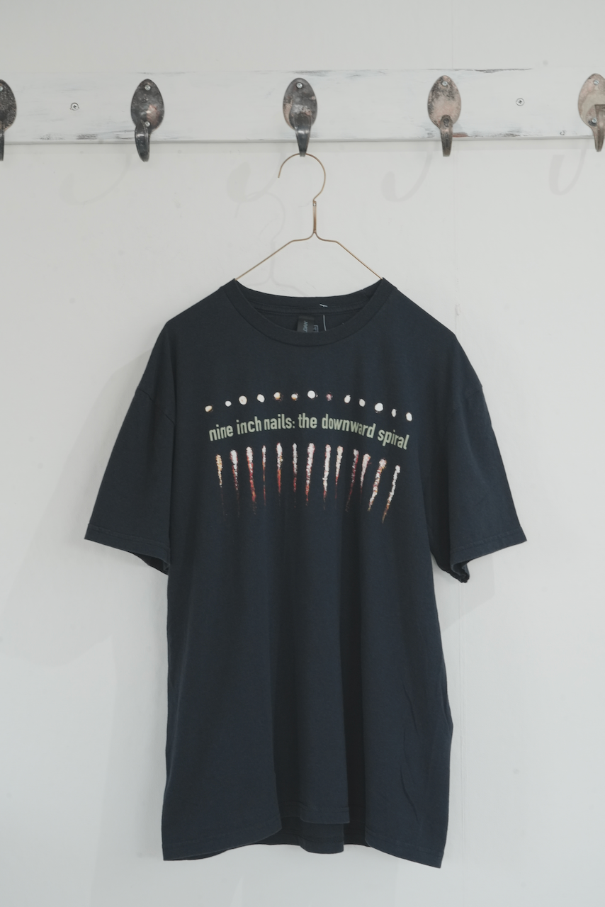 THRIFTY LOOK / THRIFTY "NINE INCH NAILS" TEE